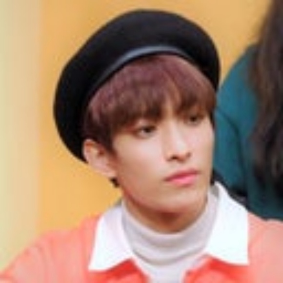 Meet your Posher, Hunter - Picture 1 of 1